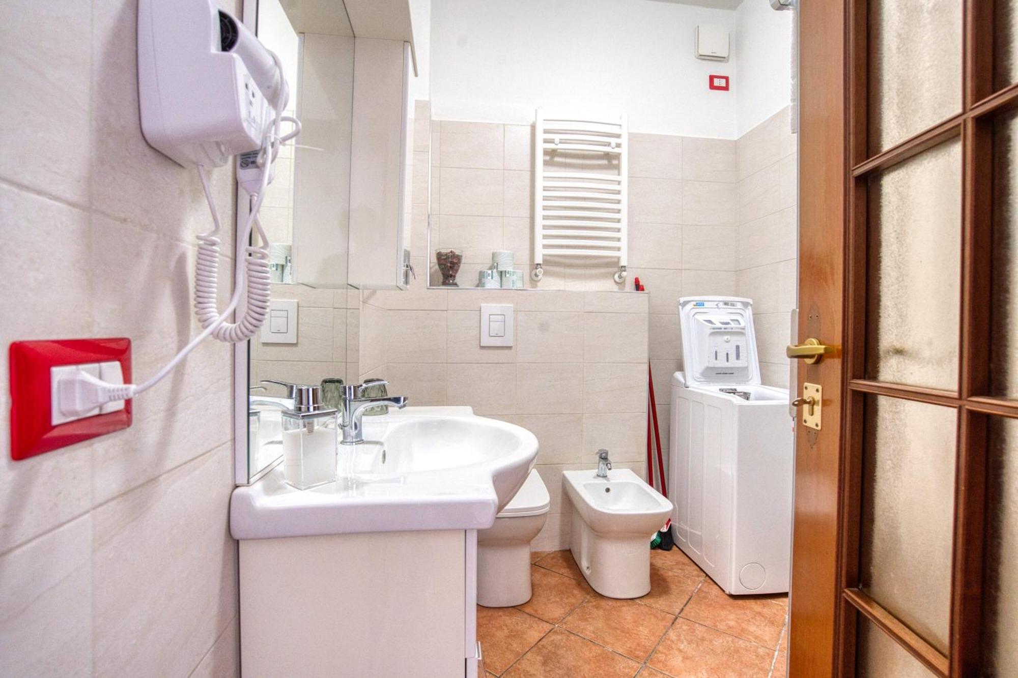 Dieghouse - Monolocale Con Cortile In Corte Lombarda Vicino Al Centro มอนซา ภายนอก รูปภาพ